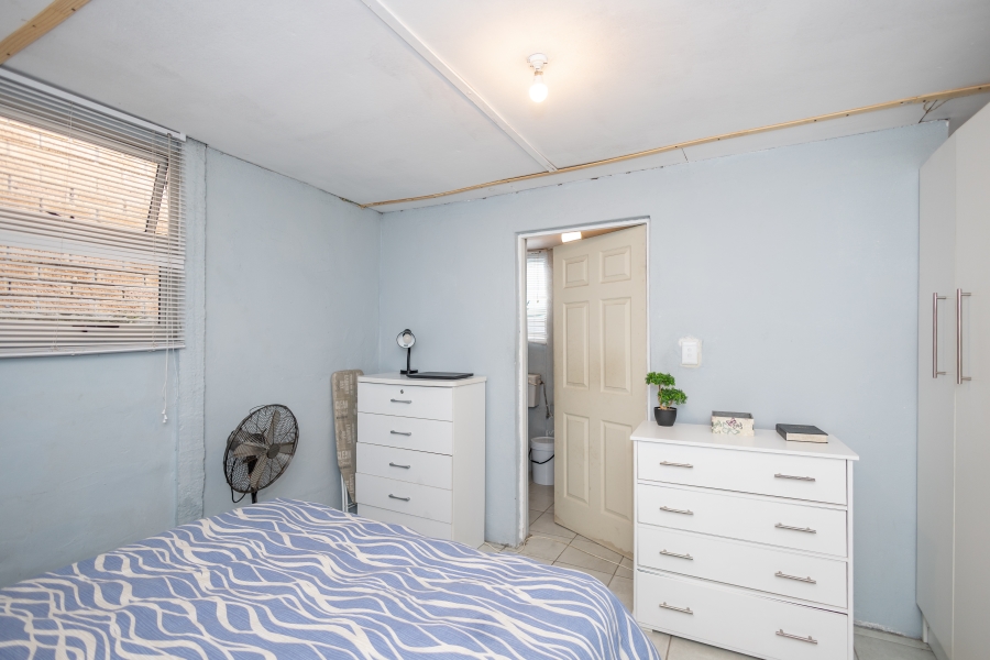 2 Bedroom Property for Sale in Uitsig Western Cape